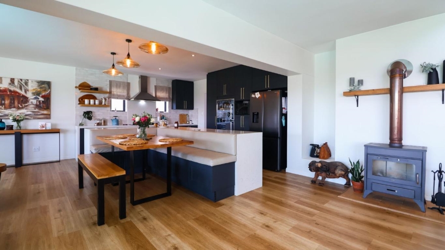 6 Bedroom Property for Sale in Whale Rock Heights Western Cape